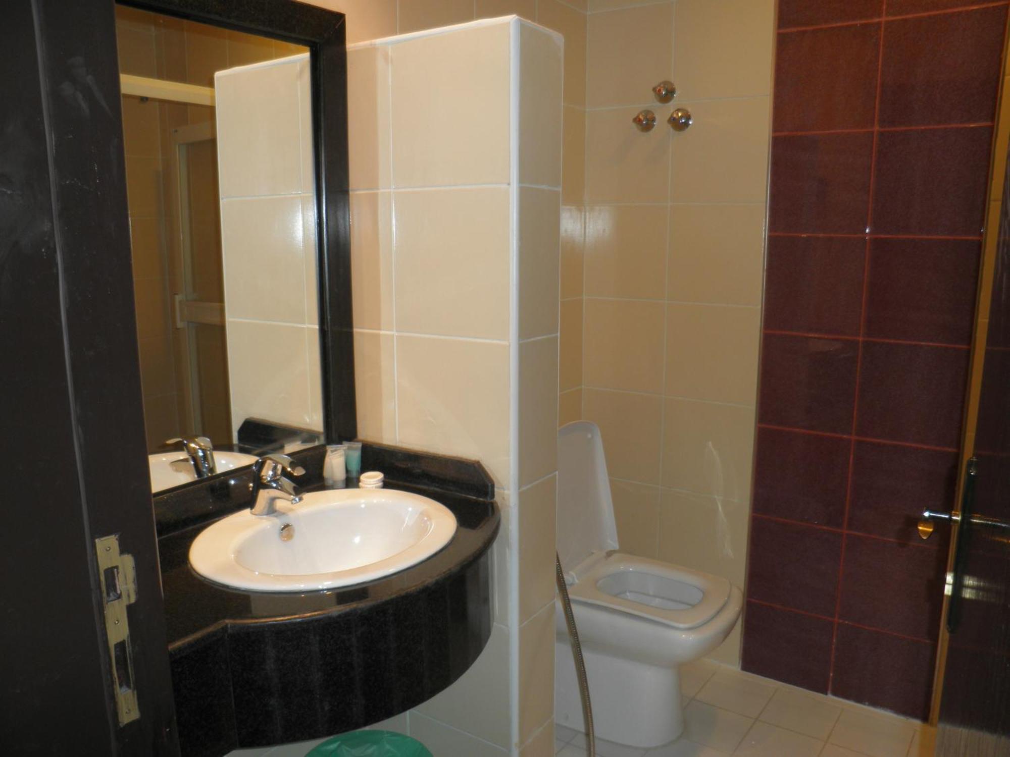 Marina Royal Hotel Suite Kuwait City Exterior foto
