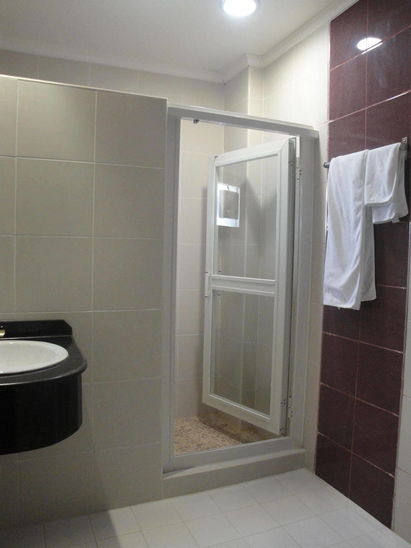 Marina Royal Hotel Suite Kuwait City Exterior foto
