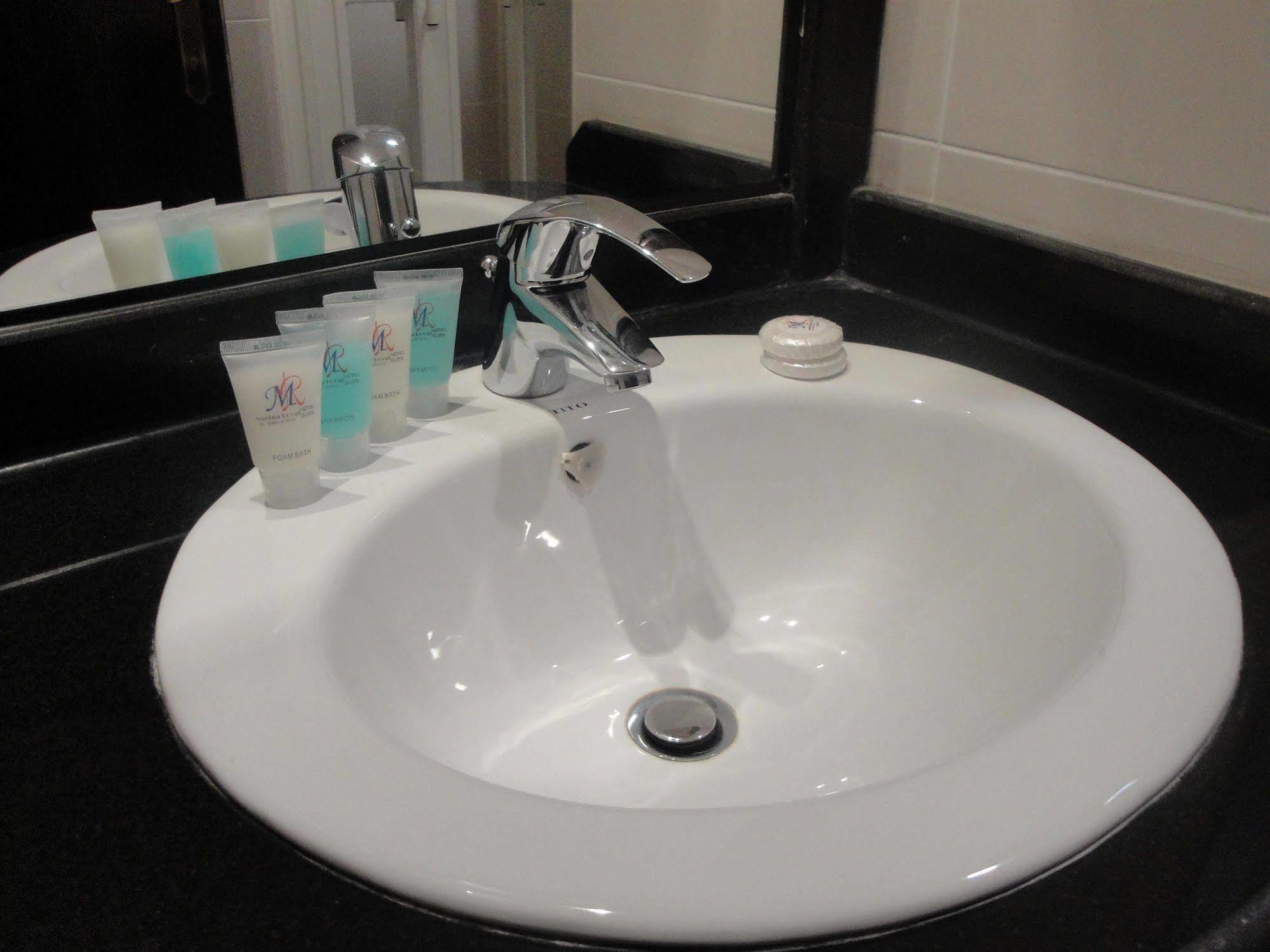 Marina Royal Hotel Suite Kuwait City Exterior foto