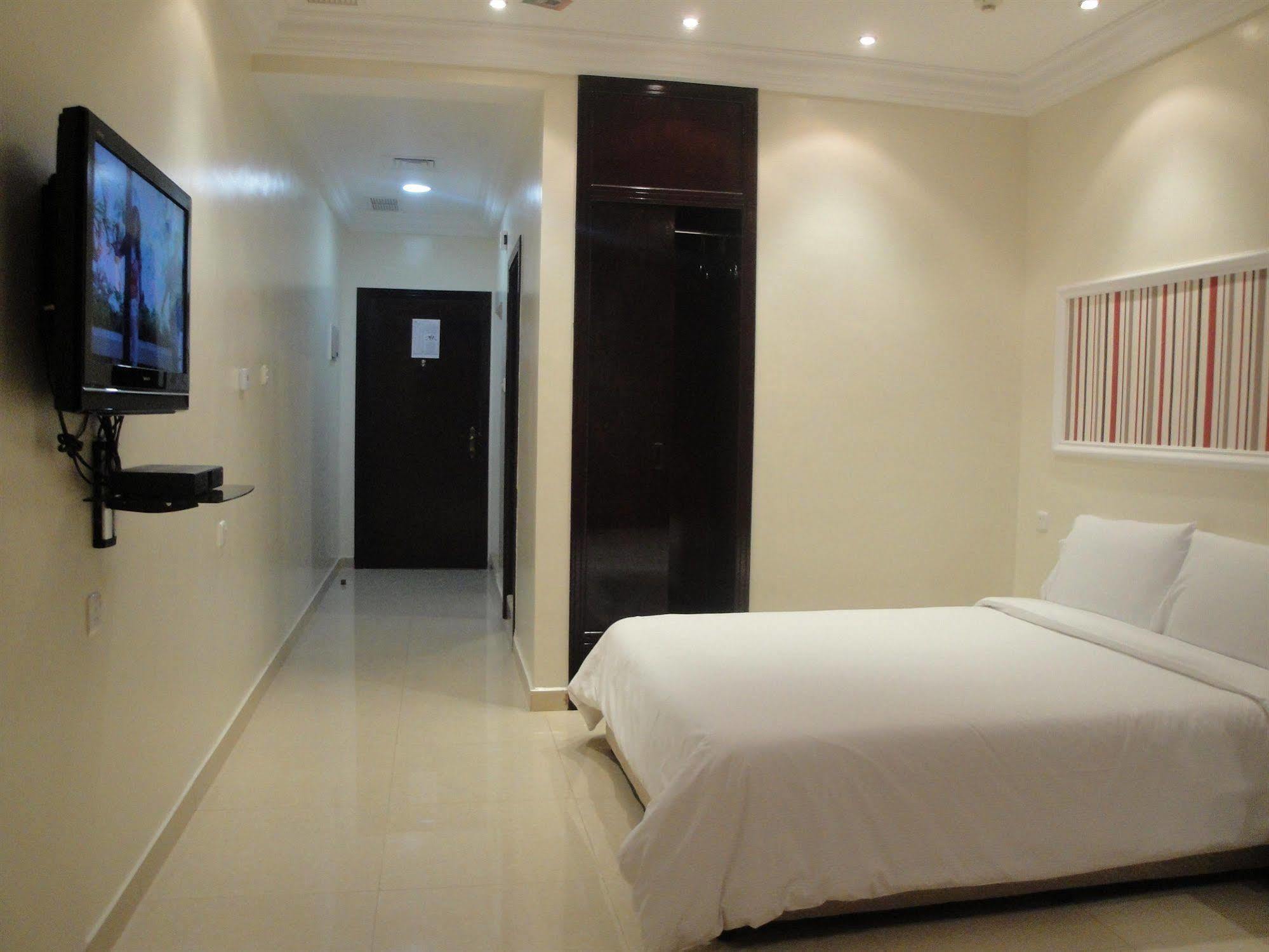 Marina Royal Hotel Suite Kuwait City Exterior foto