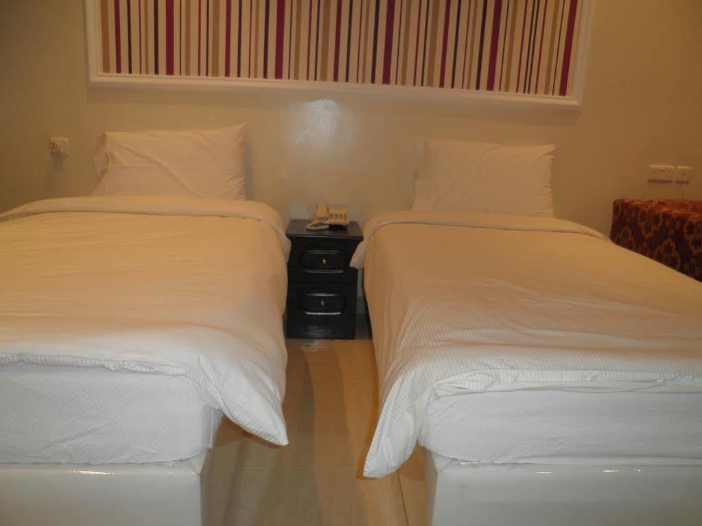 Marina Royal Hotel Suite Kuwait City Exterior foto